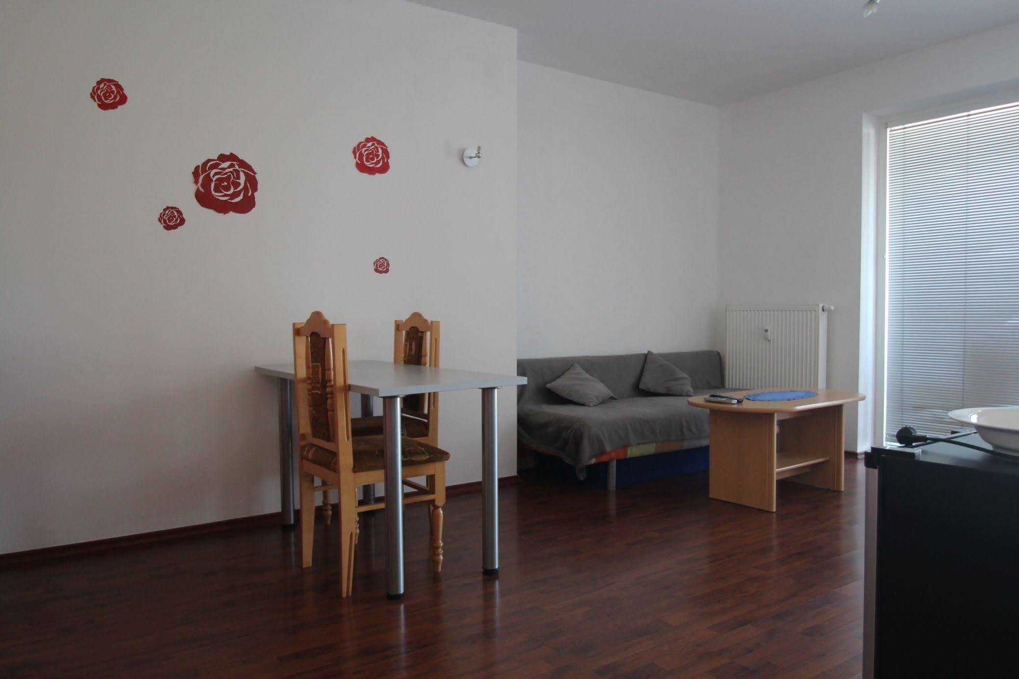 Apartman Halex Centrum City Aupark ปิเอชตานี ภายนอก รูปภาพ