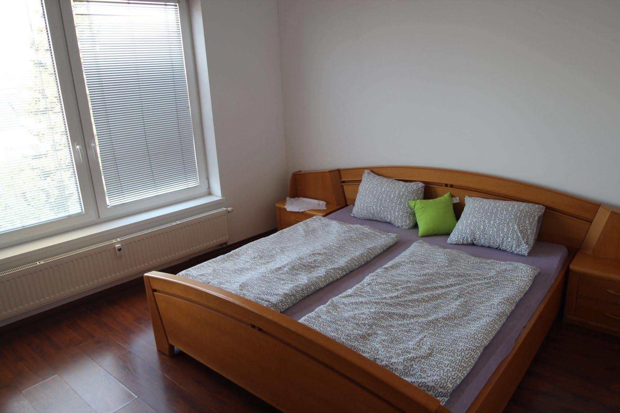 Apartman Halex Centrum City Aupark ปิเอชตานี ภายนอก รูปภาพ