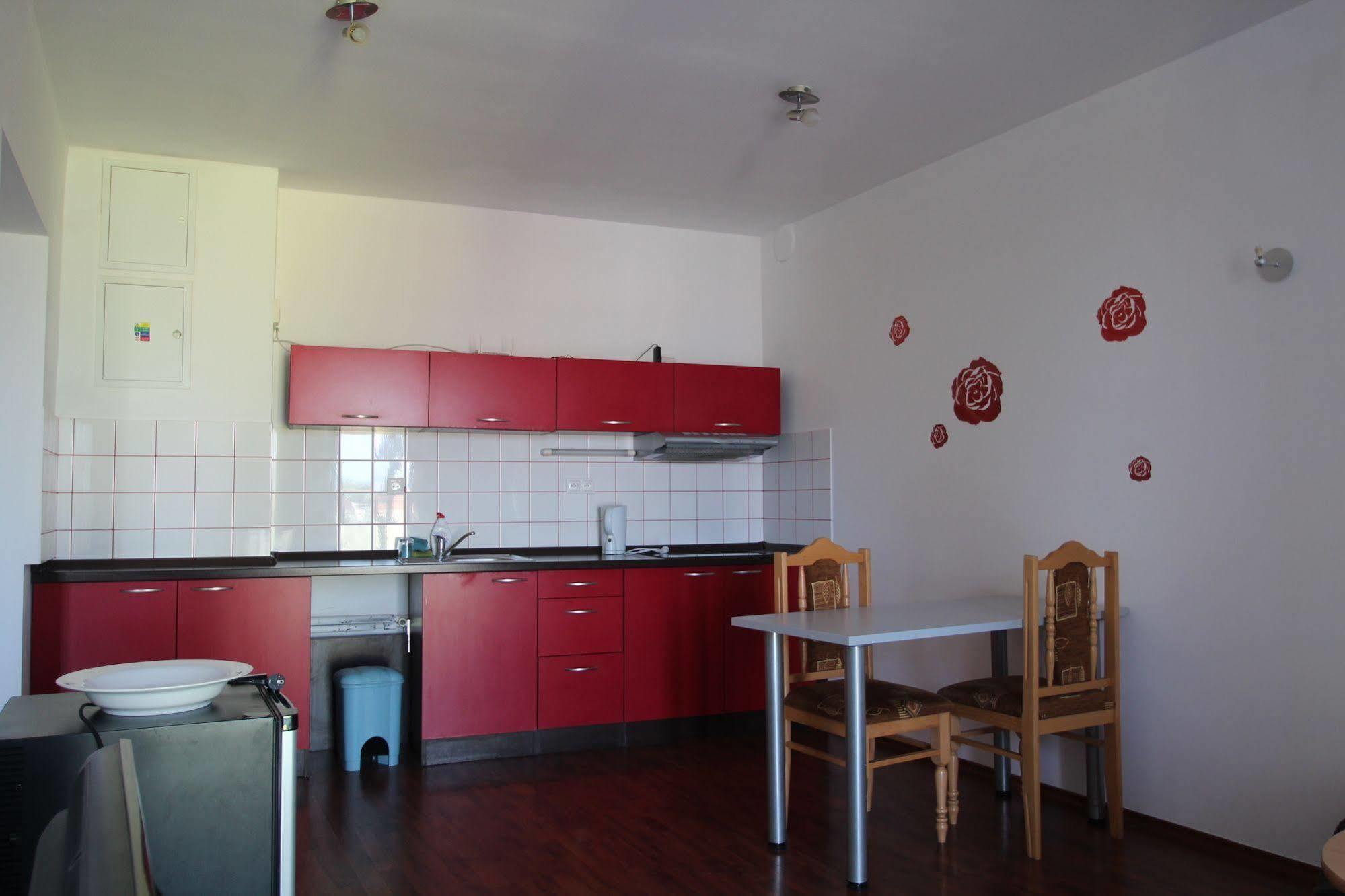 Apartman Halex Centrum City Aupark ปิเอชตานี ภายนอก รูปภาพ